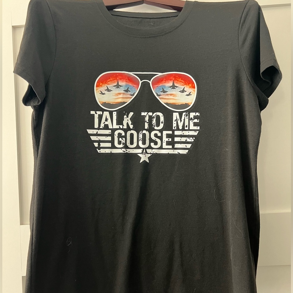 Talk To Me Goose tee shirt size Large